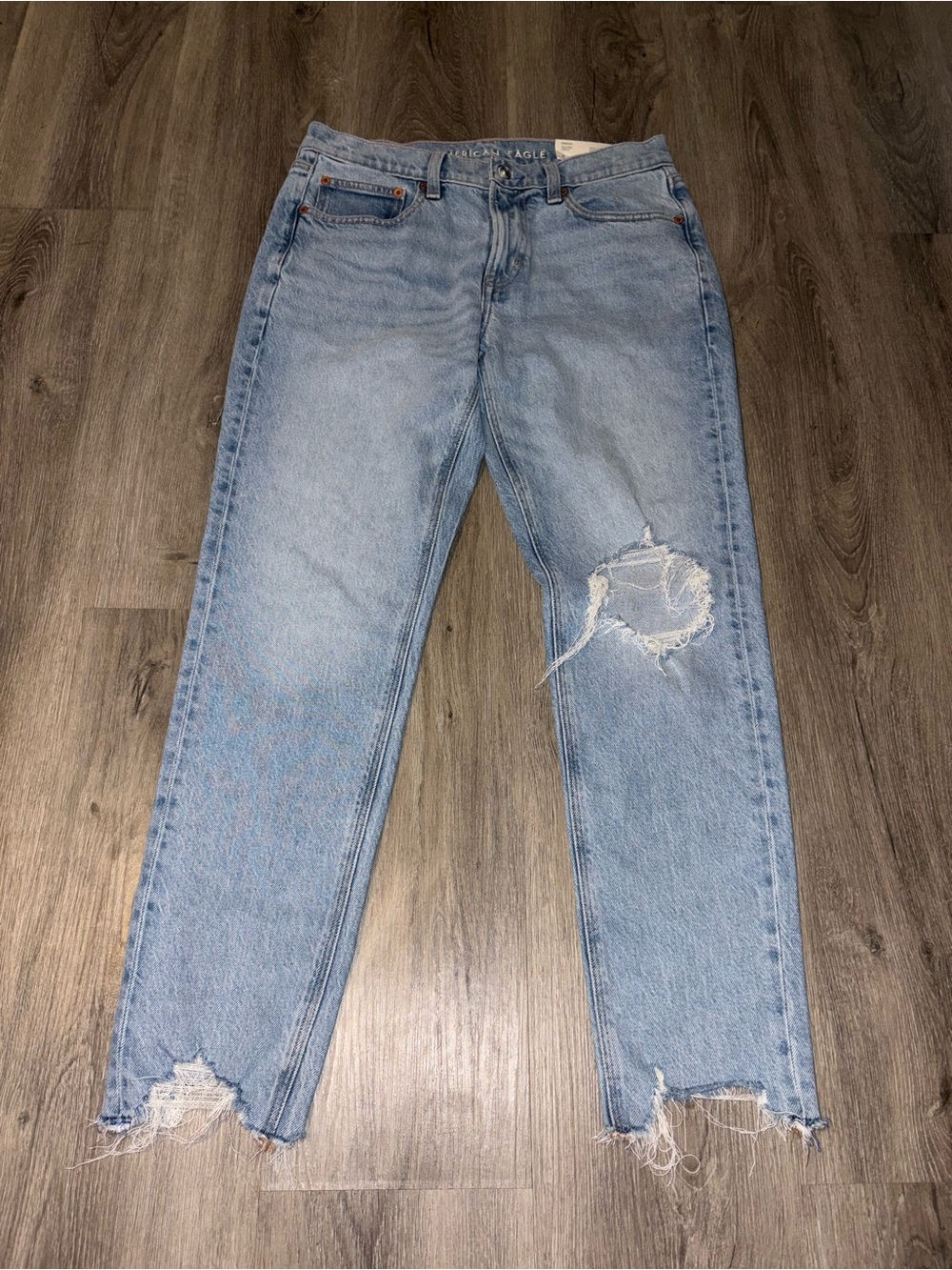 American Eagle | Distressed Jeans (NWT)
